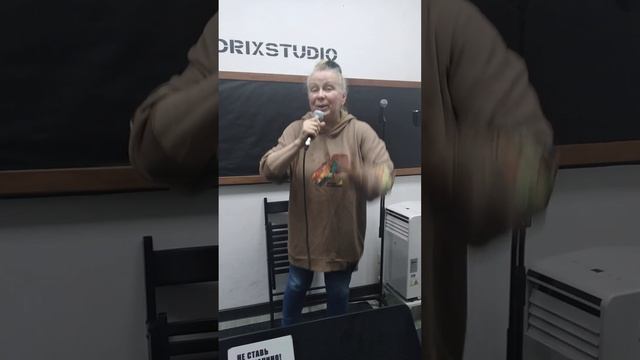 репетирую свою авторскую песню Половинка луны смотреть онлайн