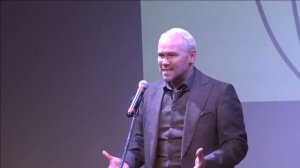 Максим Аверин читает стихотворение «Хорошее отношение к лошадям» В Маяковского