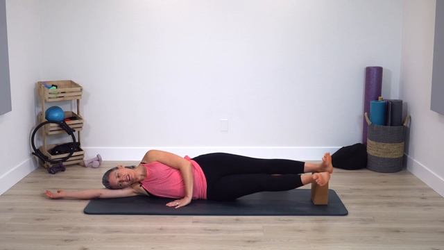 30 min at home Pilates | YOGA BLOCK Workout for Strength смотреть онлайн
