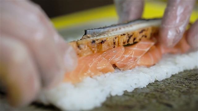 Как готовят идеальные суши в Кемерово