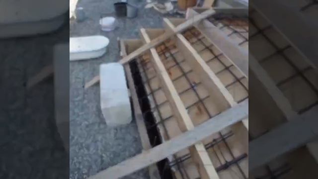 Площадка со ступенями крыльцо в частный дом A platform with steps a porch to a private house смотреть онлайн