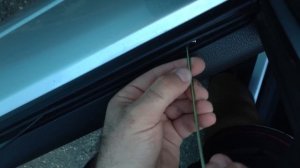 Снимаем уплотнитель стекла на Приоре (бархотка)