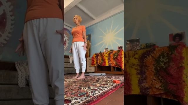 Начальная часть йога практики в Саи Мире 2 апреля 2023. смотреть онлайн