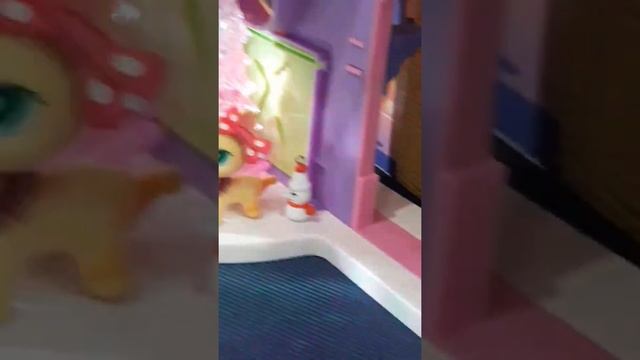 НАРЯДИЛА СТУДИЮ НА НОВЫЙ ГОД смотреть онлайн