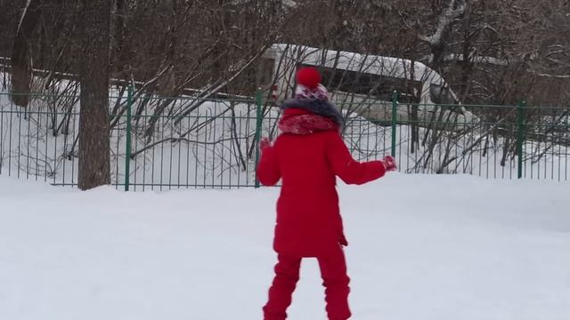 ШКОЛЬНЫЕ БУДНИ | Катаемся на лыжах | Танцы смотреть онлайн