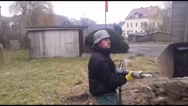 German With a Jackhammer meme смотреть онлайн
