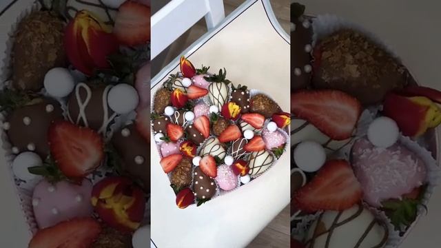 Подарок для мамы / девушки / клубника в шоколаде смотреть онлайн