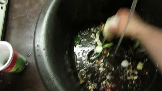 Измельчитель пищевых отходов BoneCrusher в работе