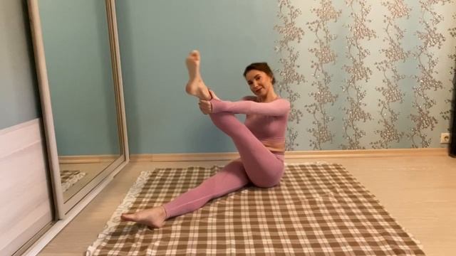 Растяжка для шпагата. Как сесть на шпагат для начинающих. смотреть онлайн