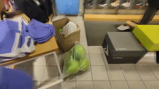 Demix. Монтаж новогоднего оформления магазина. смотреть онлайн