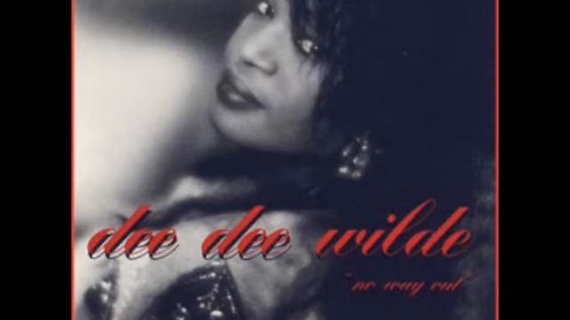Dee Dee Wilde Round and Round смотреть онлайн