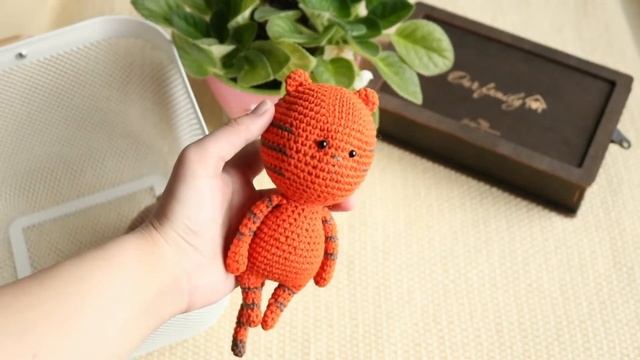 Вязальный ВЛОГ:Много процессов/Тигрята,зайки/Вяжу погремушку/Хочется вязать,но не хочется собирать смотреть онлайн