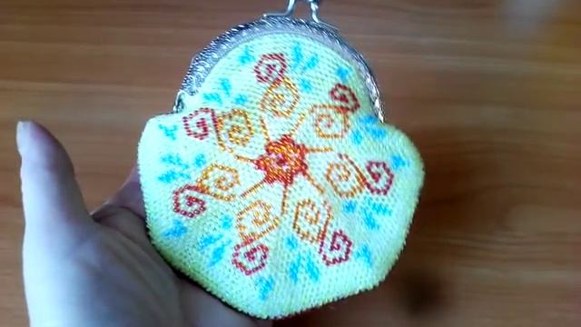 Космеи.Вышивка,готовая работа.Новая монетница и кое-что ещё. смотреть онлайн