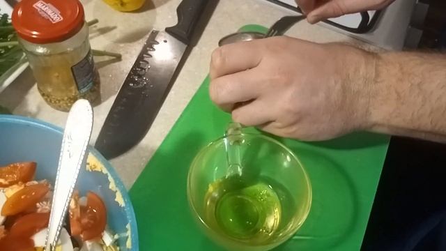 Салат Нисуаз с консервированным тунцом. Nicoise salad with canned tuna смотреть онлайн