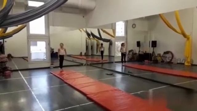 маховое сальто вперёд. смотреть онлайн