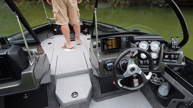 New 2020 Tracker Targa V19 WT Tournament Edition | On the Water Review! смотреть онлайн