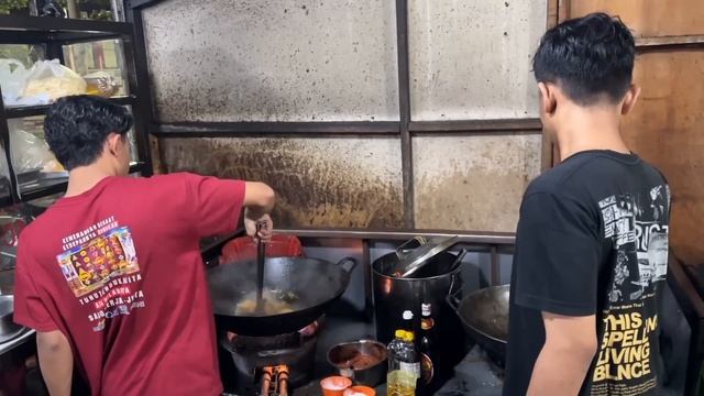 AJAK KELUARGA CHINA MAKAN MIE ACEH DI INDONESIA SAMPAI NAMBAH TERUS ‼️? смотреть онлайн