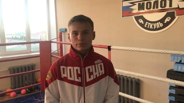 Как правильно отдыхать между раундами в боксе, сидя на табуретки или стоя!!?? смотреть онлайн