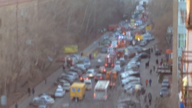 Пожар в Москве 18.11.2014. Пробки до горящего научно-исследовательского института... смотреть онлайн