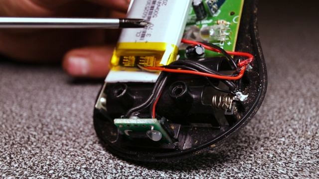 Как переделать беспроводную мышку на питание от аккумулятора и зарядку от micro-USB своими руками смотреть онлайн