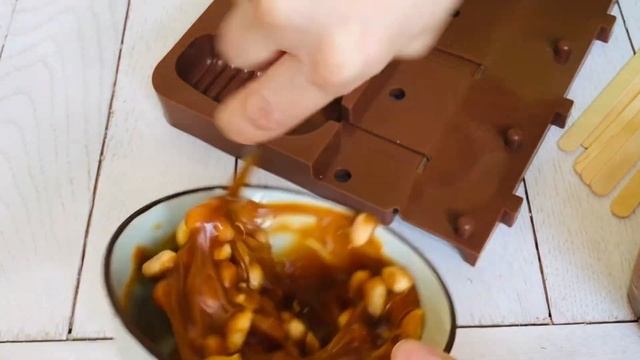 НОВИНКА! Эскимо СНИКЕРС на палочках. Пирожные Эскимо кейк-попсы с карамелью и арахисами? смотреть онлайн