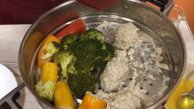 Четыре блюда и одна мантница.