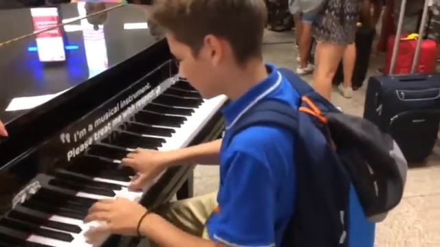 Malta International Airport, JS Bach Prelude смотреть онлайн