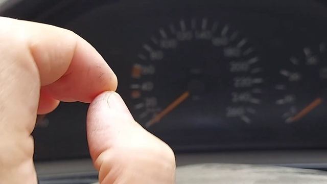 Не горят лампочки индикаторы на панели приборов Мерседес W 124, пропала зарядка Мерседес W 124. смотреть онлайн