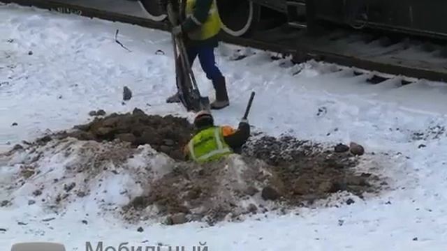 Железнодорожные рабочие вбили сваю в тоннель метро смотреть онлайн