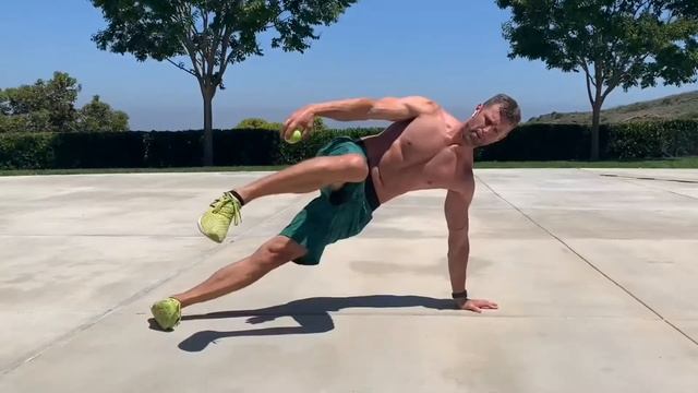Side Plank Quick Catch: CORE-DINATION CHALLENGE! смотреть онлайн