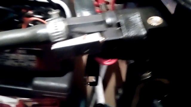 Течь коннектора при подкачке бензина грушей на ПЛМ Mercury 5m. смотреть онлайн