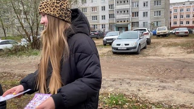 Холодный Vlog❄️🤯🥶Погуляли с друзьями/Поели/Новые наклейки, Геншин и Pop🤩🤩🤩 смотреть онлайн