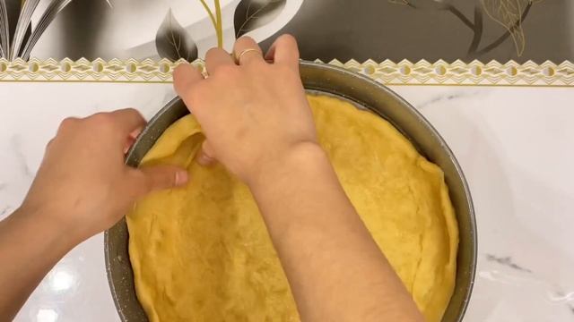 Пироги с яблоком и корицей