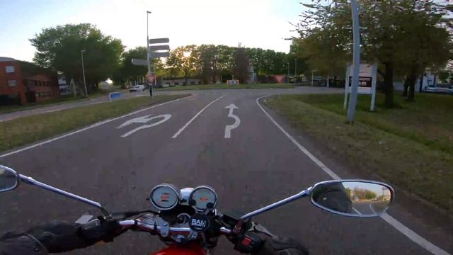 Suzuki Bandit 400, the urban screamer (POV onboard, exhaust sound only) смотреть онлайн