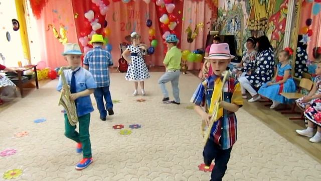 Детский танец с саксофонами. смотреть онлайн