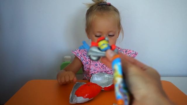 Распаковка Kinder Max продолжение Миньонов/ Обзор игрушек смотреть онлайн