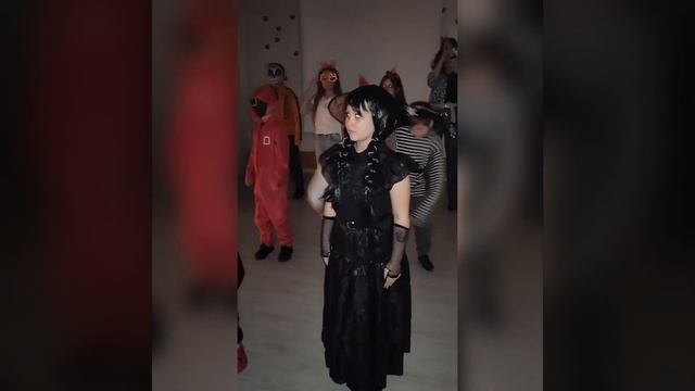 Halloween party 16:00 смотреть онлайн