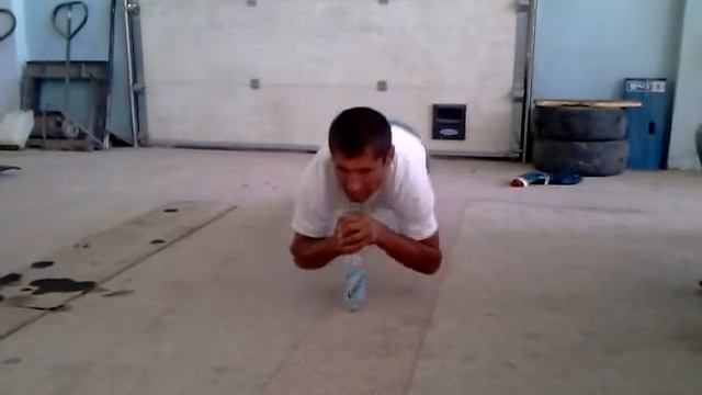 Отжимаемся от бутылки смотреть онлайн