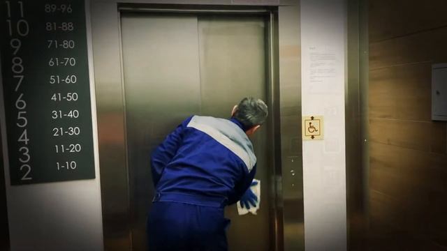 Лифт в МКД, чистка и полировка смотреть онлайн