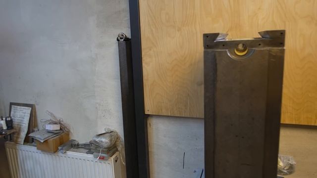 Сжатый воздух из стены.