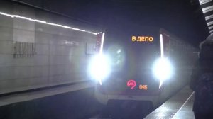 На прибывающий поезд в сторону станции Шелепиха,посадки НЕТ!Электропоезд 81-765/766/767 "МОСКВА" №4