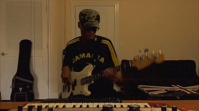 New Fender Mustang PJ Bass смотреть онлайн
