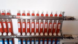 Коллектор радиаторного отопления с расходомерами зачем так делать?