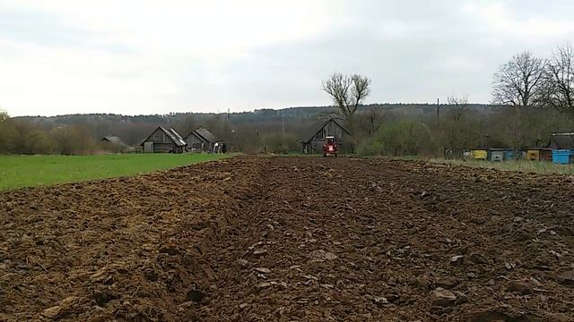 Т-25 Вспашка поля под посадку картошки(часть 2) смотреть онлайн