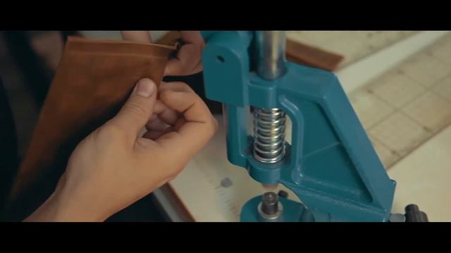 Производство Siberian Goods | Несессер & Glacier смотреть онлайн