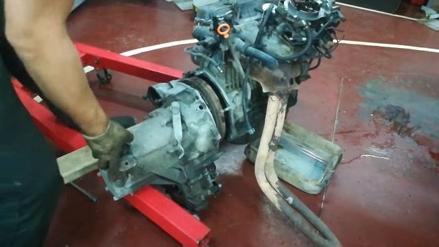 Skoda felicia motor&gear box. Self service garage. смотреть онлайн