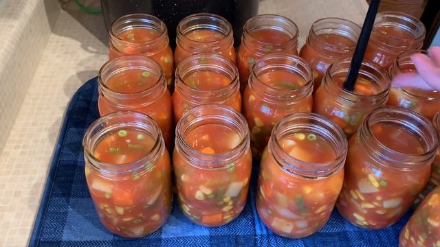 Pressure Canning Vegetable Soup for Beginners! смотреть онлайн