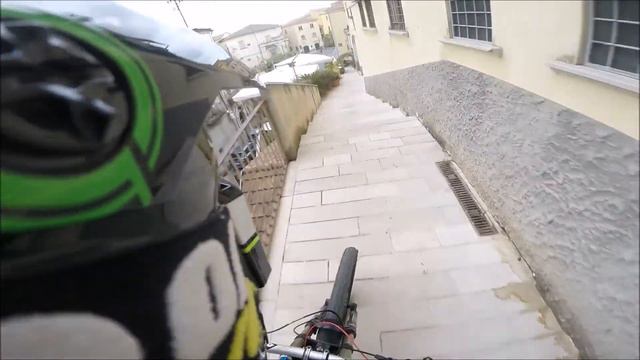 Downtown Eboli- Gravity Challenge смотреть онлайн