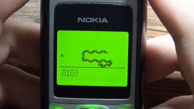 Playing Snake Game NOKIA 1200 смотреть онлайн