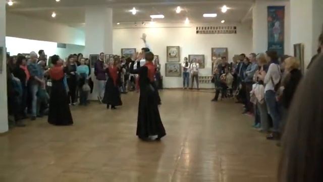 Танцевальная комбинация на основе дробных движений в характере испанского народного танца смотреть онлайн